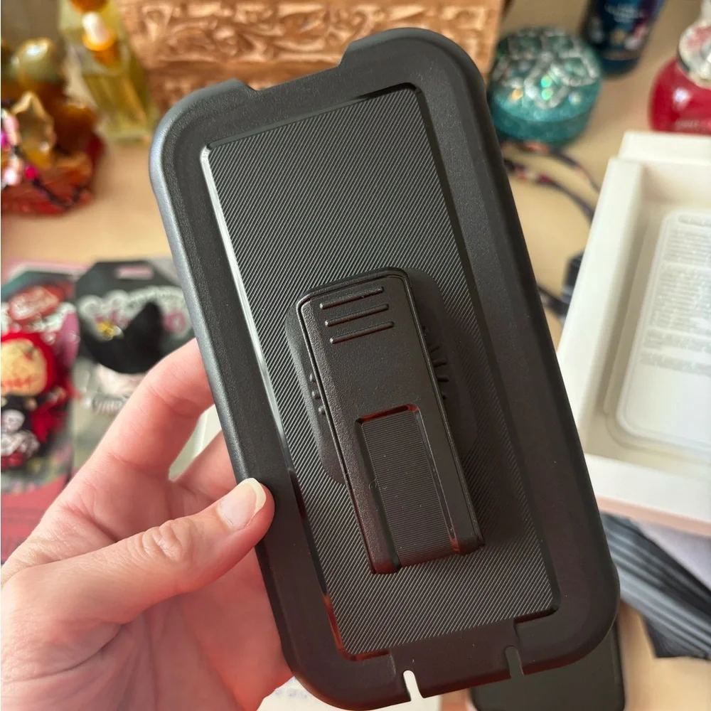 iPhone 16 Belt Clip